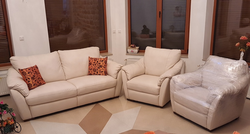 Canapea si fotolii noi Ikea din piele ecologica